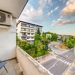 Bright Retreat With Balcony & Mountain Views By Flat Manаger