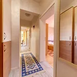 Apartment Bright Retreat With Balcony & Mountain Views By Flat Manаger *