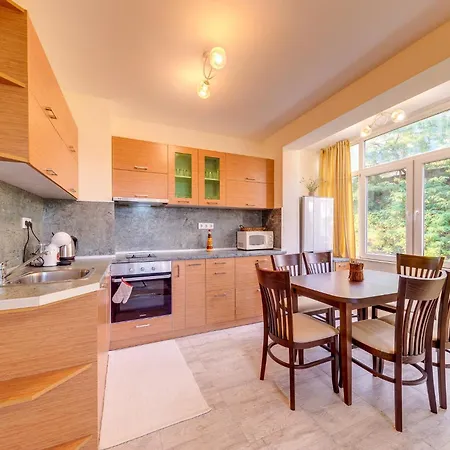 Bright Retreat With Balcony & Mountain Views By Flat Manаger Apartment