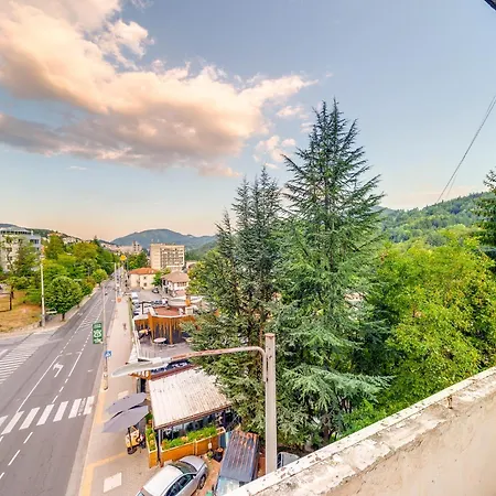 Bright Retreat With Balcony & Mountain Views By Flat Manаger Apartment *