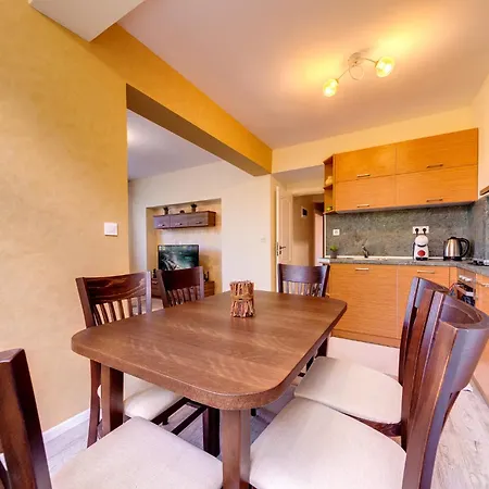 Bright Retreat With Balcony & Mountain Views By Flat Manаger *