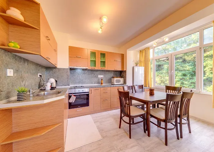 Bright Retreat With Balcony & Mountain Views By Flat Manаger Apartment