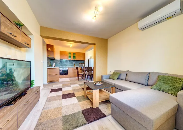 Bright Retreat With Balcony & Mountain Views By Flat Manаger