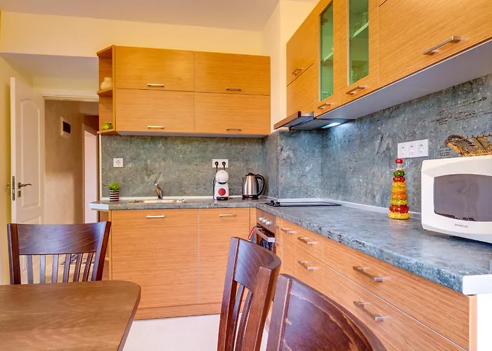 Bright Retreat With Balcony & Mountain Views By Flat Manаger * Smolyan